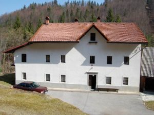 te koop boerderij Gorenja Trebusa - www.slovenievastgoed.nl