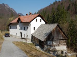 te koop boerderij Gorenja Trebusa - www.slovenievastgoed.nl