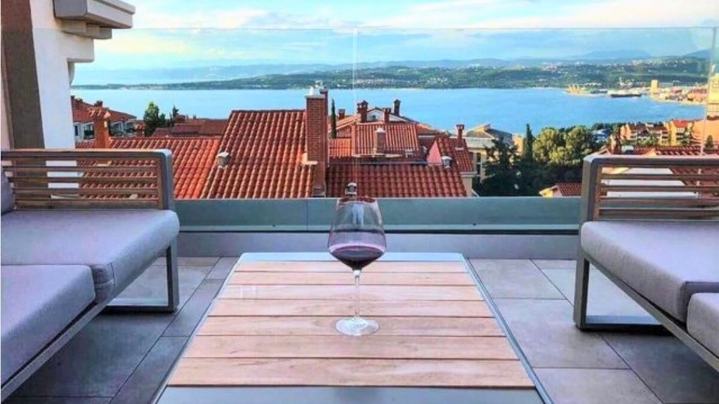 De Kamer evalueren inkomen Verkocht: Penthouse uitzicht op zee en bergen Koper - Real Estate Slovenia