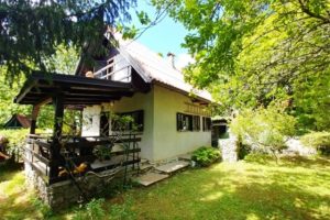 Weekendhuis te koop Trnovo - Real Estate Slovenia - www.slovenievastgoed.nl
