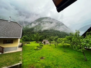 Log-Pod-Mangrtom-Slovenie-Real-Estate-Slovenia